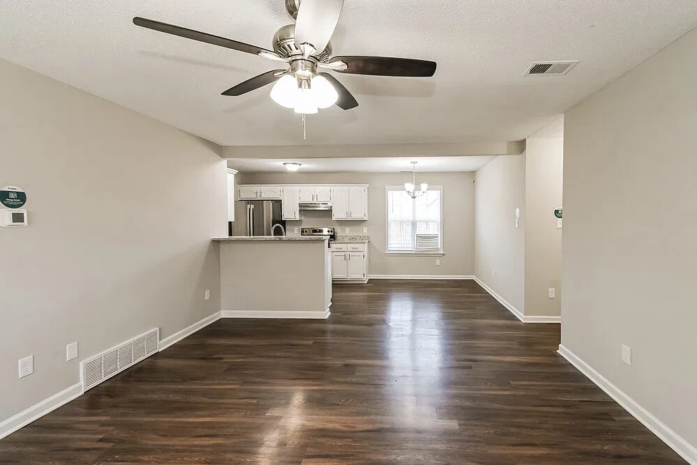 4 bed, 2.0 bath, 1623 sqft, $2,490 — Photo 4