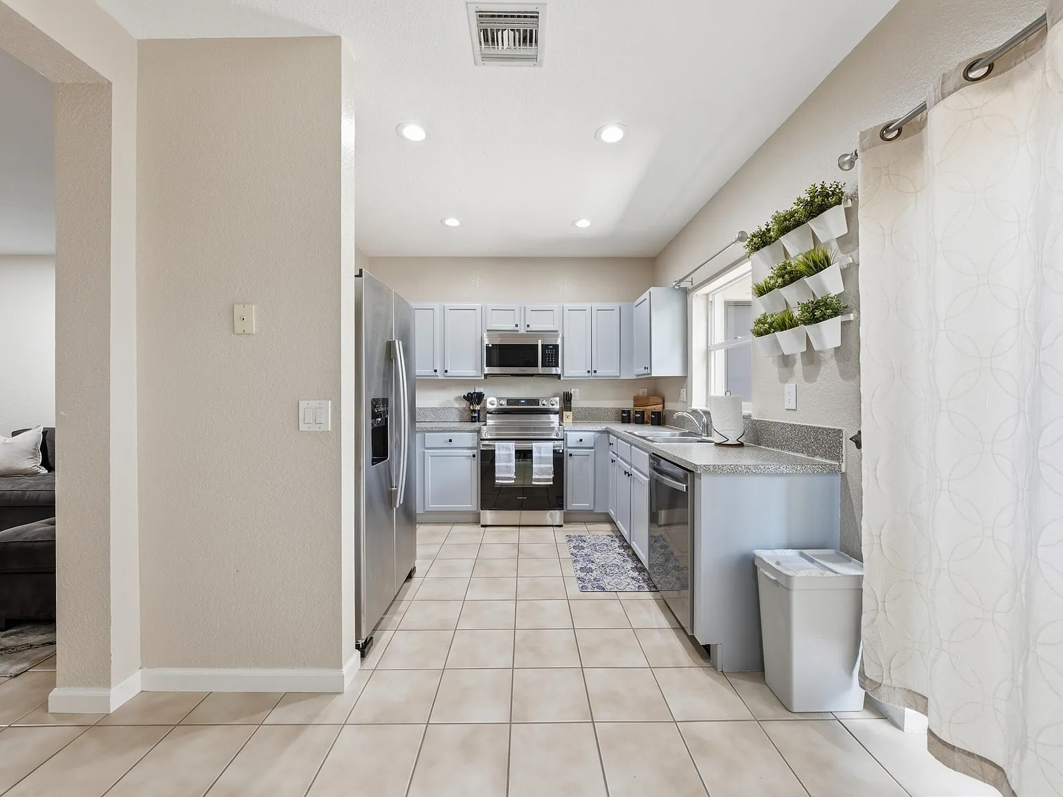 2 bed, 2.0 bath, 1062 sqft, $2,900 — Photo 4