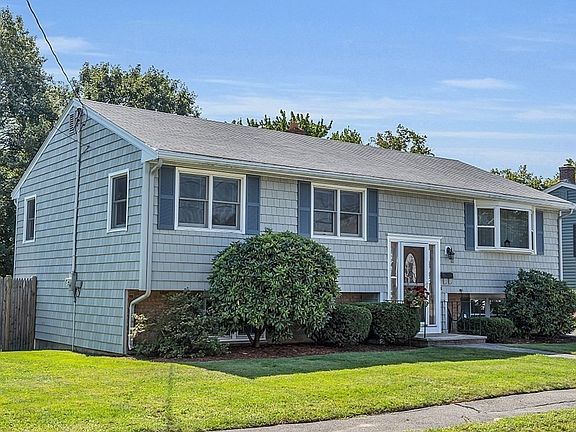 2nd image of 11 Esquire Dr