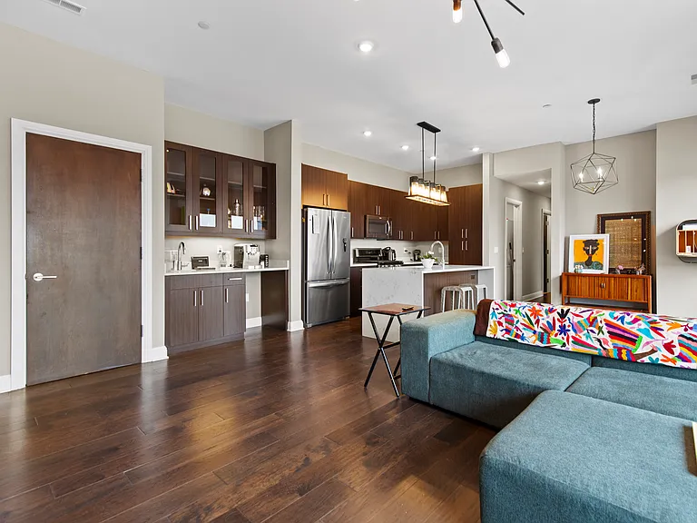 438 Selden St #302 — Photo 7