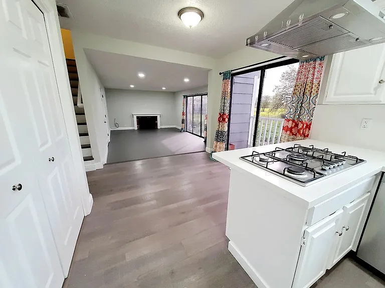 144 E Lincoln Rd — Photo 4