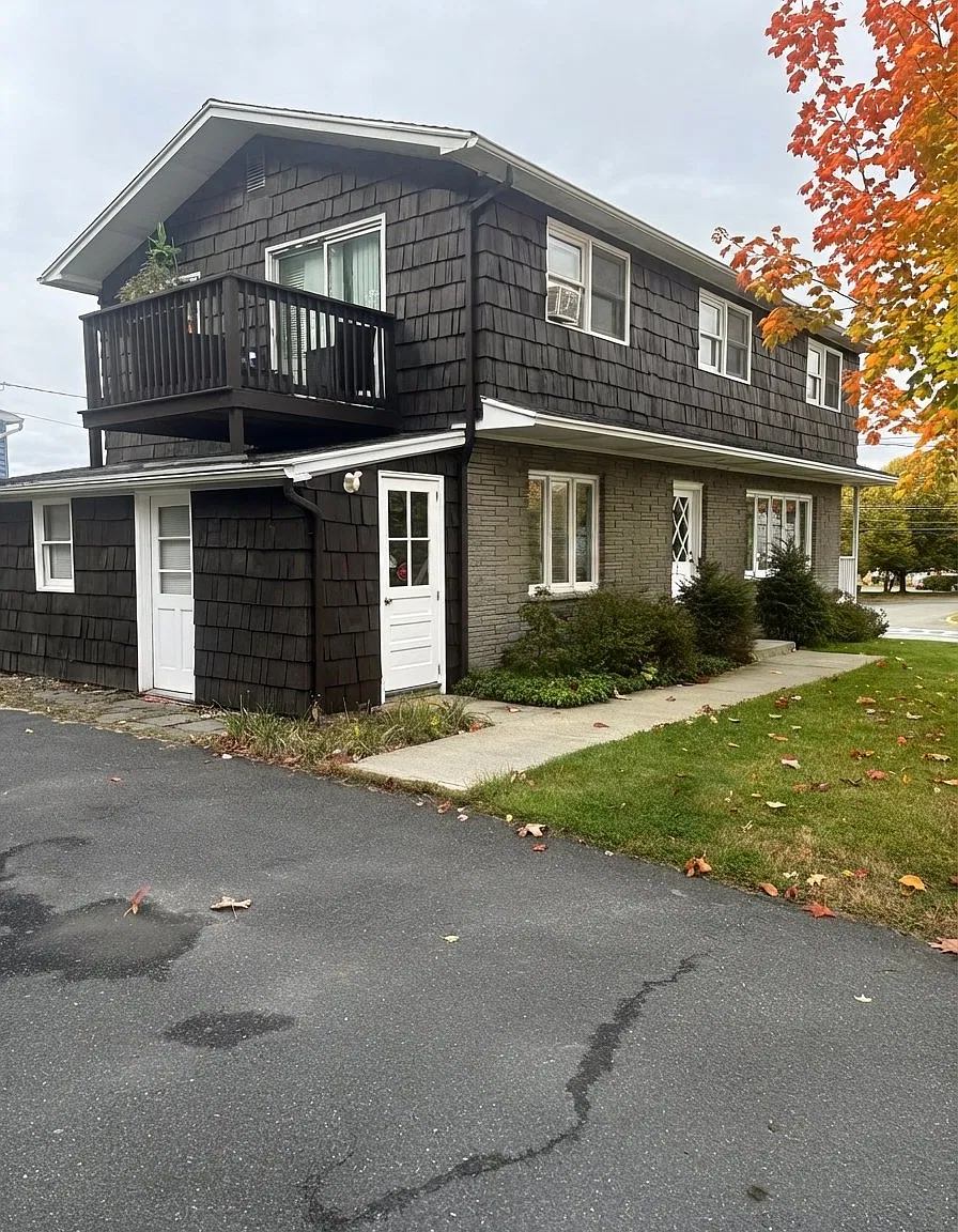 $1500 North Greenbush 2 Bedroom — Photo 2