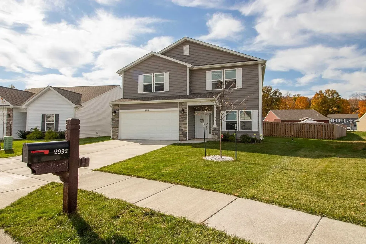 4 bed, 2.5 bath, 2435 sqft, $2,695 — Photo 2
