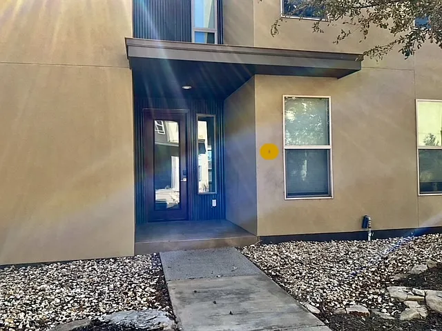 728 Oak St — Photo 2