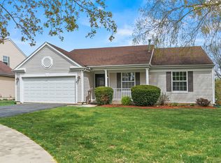 14 McKinley Ln, Streamwood, IL