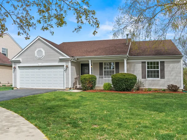 14 McKinley Ln, Streamwood, IL 60107