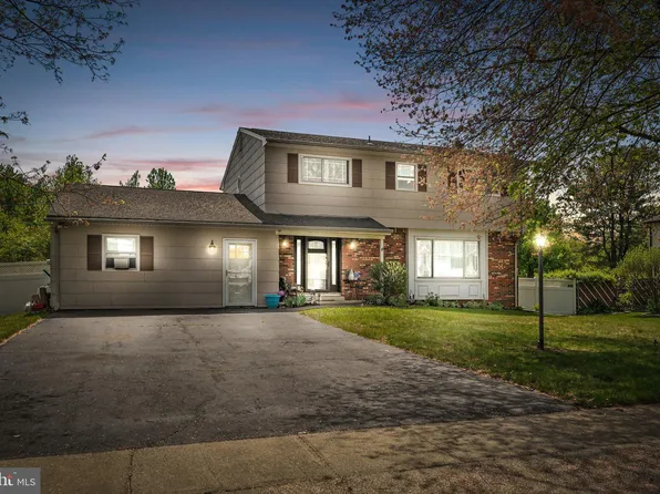 411 Flock Rd, Hamilton, NJ 08619