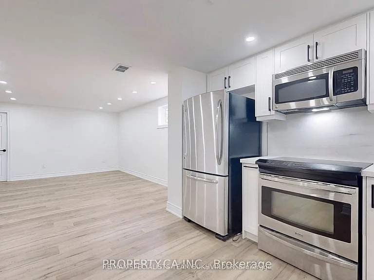 80 Cynthia Rd #LOWER — Photo 7