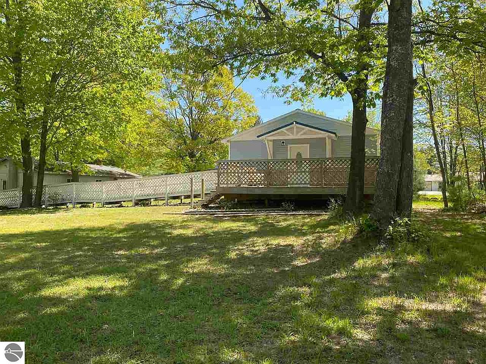 1st image of 1453 Cedar Ct NE