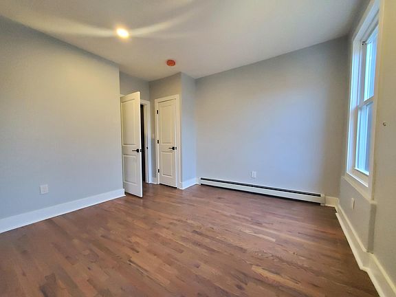 4th image of 484 Mercer St #2R