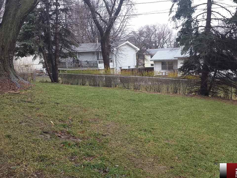 2nd image of 9819 Saratoga St