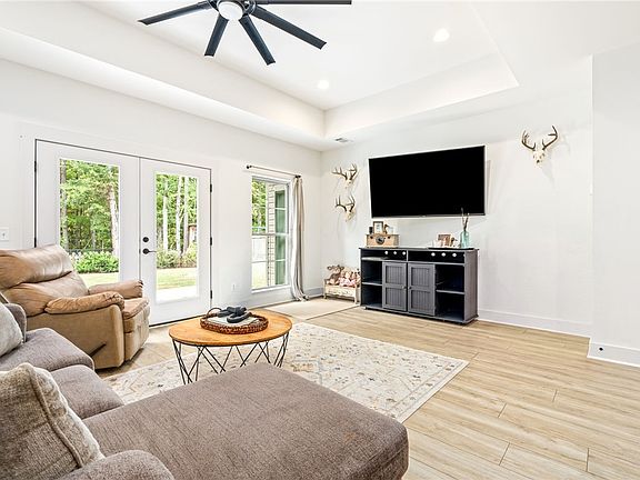 5th image of 517 Rustic St