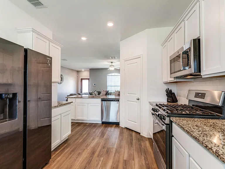 507 Saffron St — Photo 9