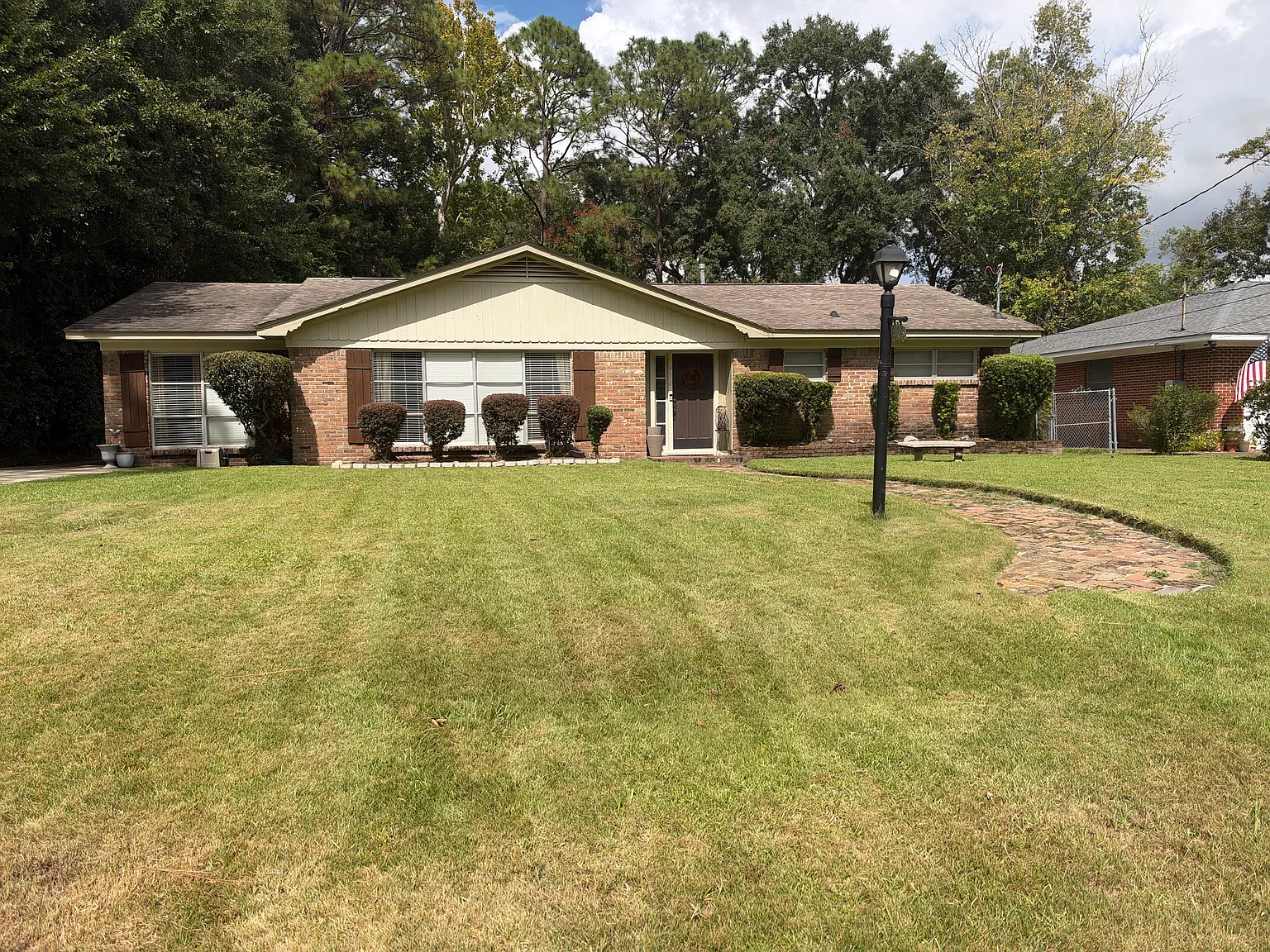 414 Hillside Dr — Photo 1