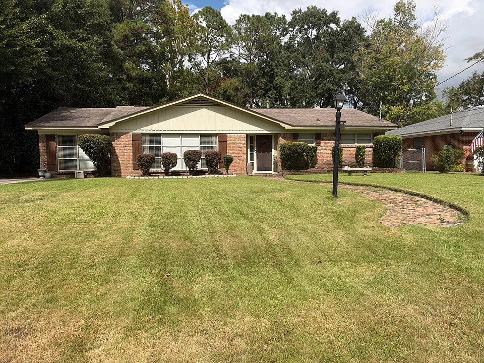 414 Hillside Dr