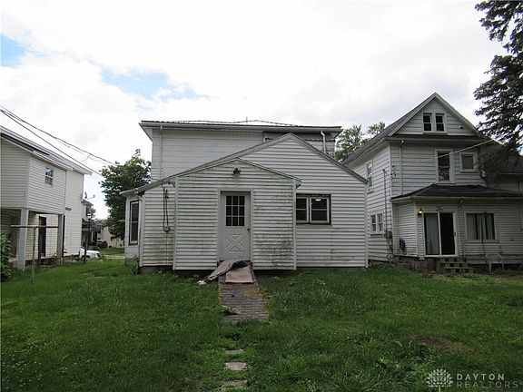 2nd image of 416 W 4th St