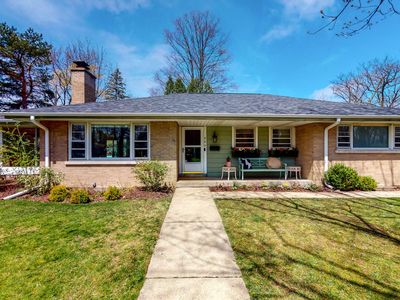 900 Juniper Rd, Glenview, IL, 60025