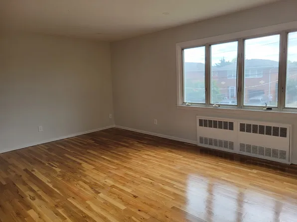 (undisclosed Address), New Hyde Park, NY 11040