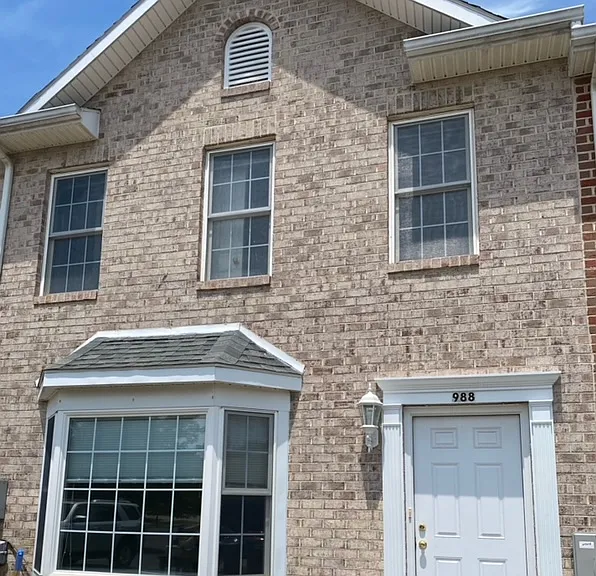 986 Monroe Ave — Photo 1