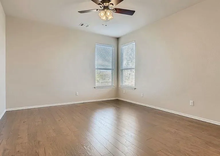 301 Comal Run — Photo 10