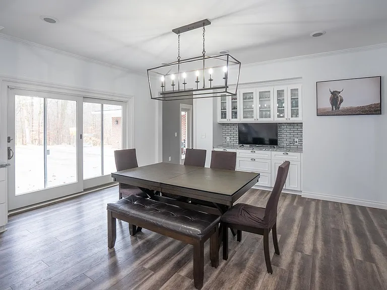 2401 E Brocker Rd — Photo 15