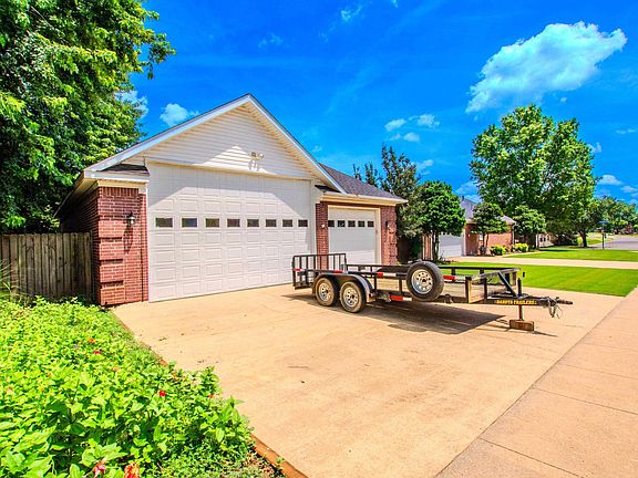 2nd image of 824 Sedgefield Dr