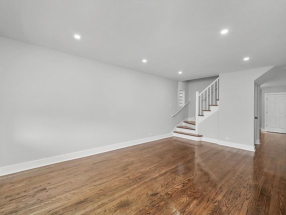 3rd image of 10425 S Calumet Ave
