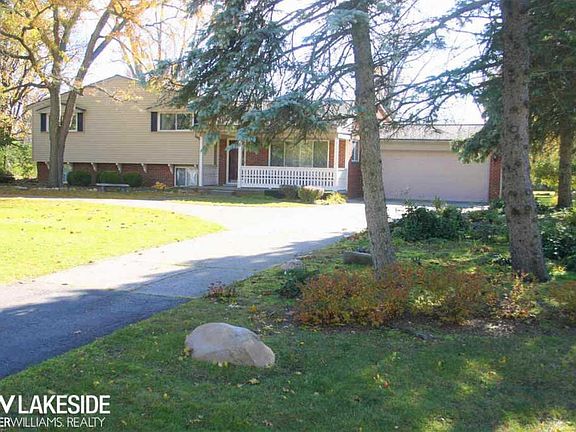 2nd image of 382 Ottawa Dr