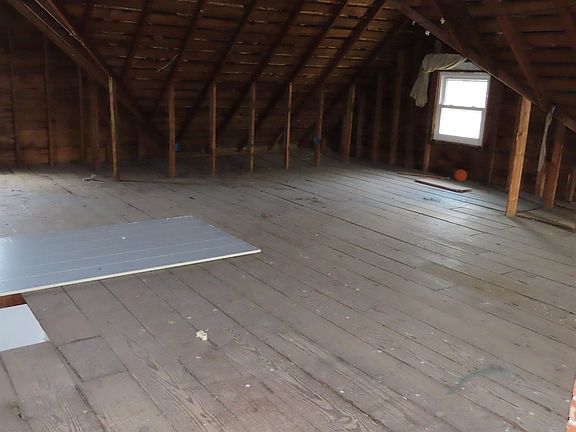 2nd image of 662 N 4th St