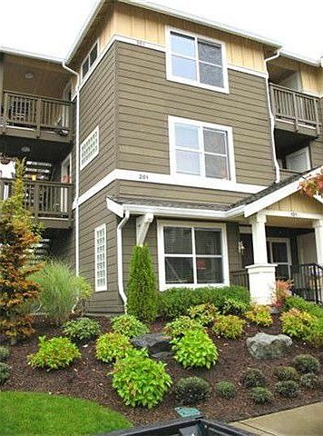 1st image of 1652 25th Pl NE