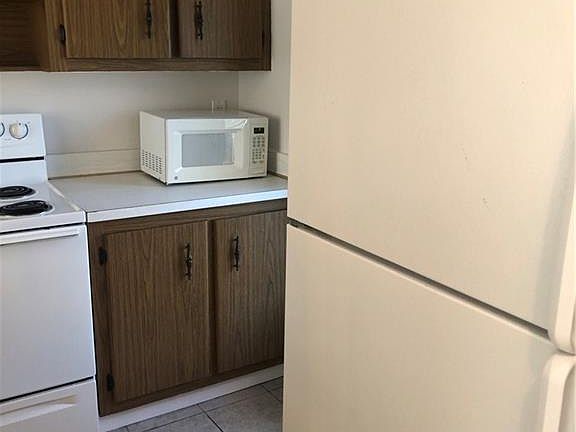 3rd image of 610 SE 2nd Ave APT L2