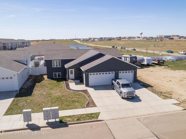 436 37th St E, Dickinson, ND 58601