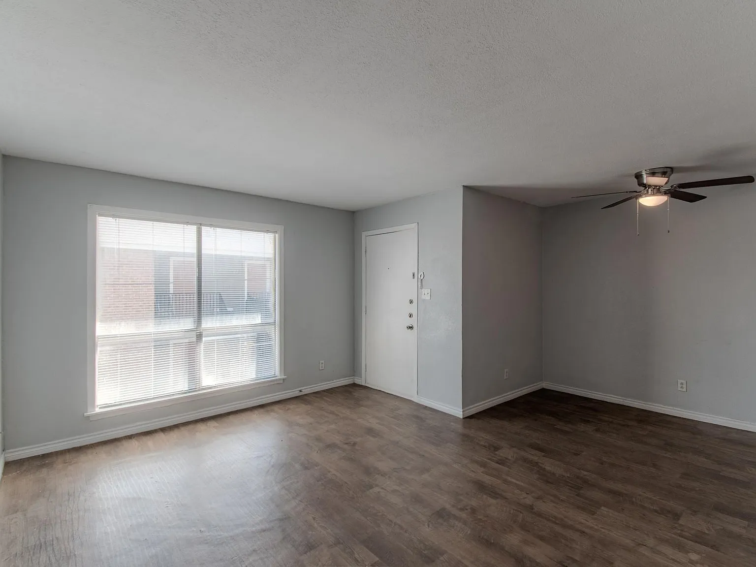 2 bed, 1.0 bath, 900 sqft, $899 — Photo 2