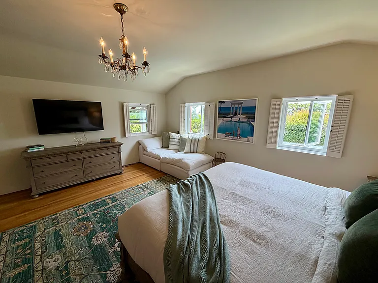 311 Amalfi Dr — Photo 10