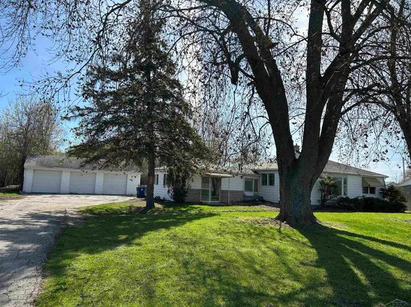 2565 S Center Rd, Saginaw, MI 48609