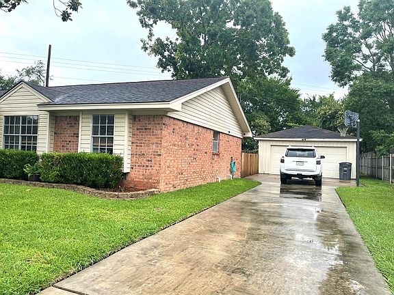 4th image of 3917 Crescent Dr