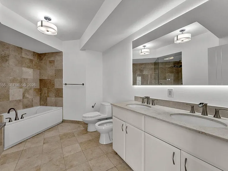 6365 Collins #3901 — Photo 22