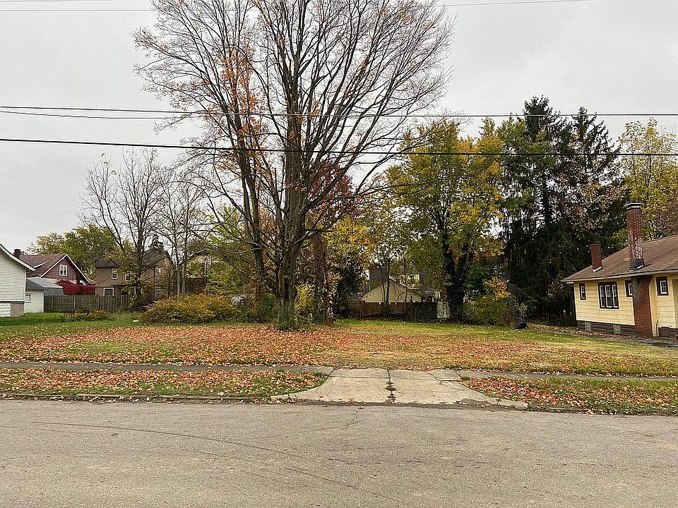 1st image of 551 W Ravenwood Ave