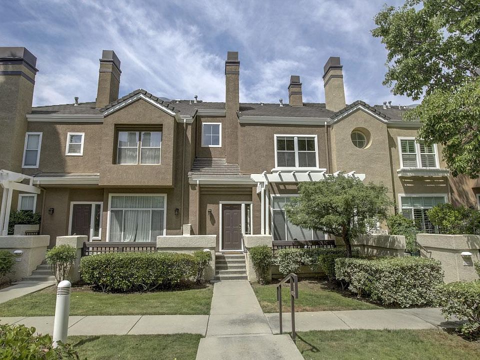 2nd image of 427 Camille Cir Unit 13