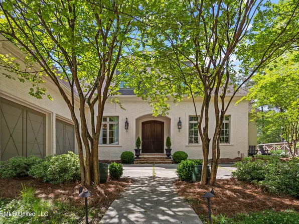 4152 Ridgewood Rd, Jackson, MS 39211