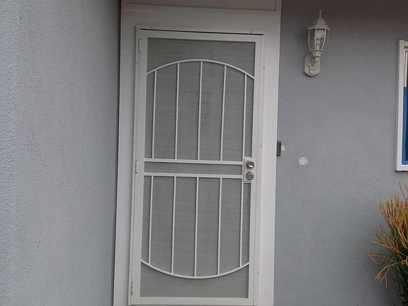 3rd image of 910 La Tierra Dr