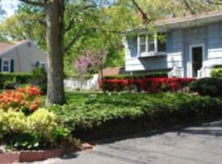 106 Magnolia Dr, Selden, NY 11784