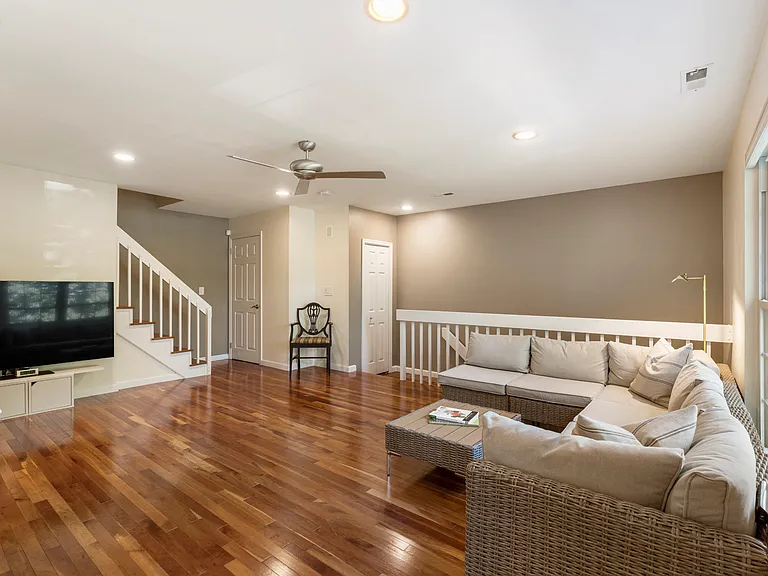 1504 Westgate Dr — Photo 5