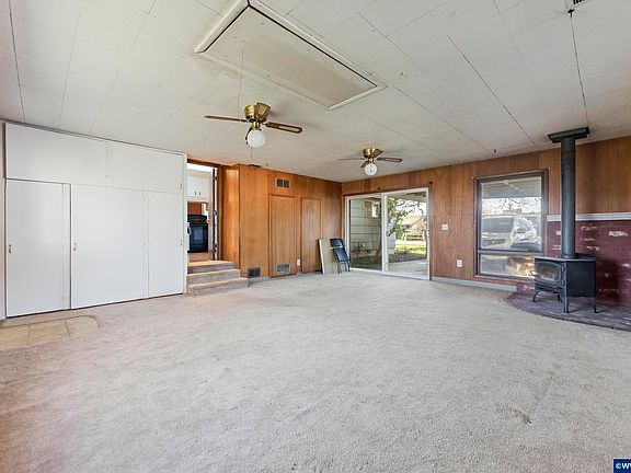5th image of 2398 32nd Ave NE