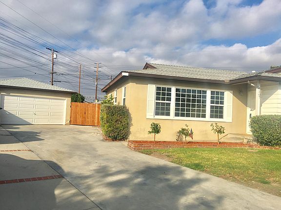 3rd image of 6107 La Canada Cir