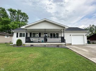910 Hillcrest Dr, Greencastle, IN 46135