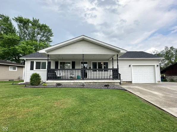 910 Hillcrest Dr, Greencastle, IN 46135