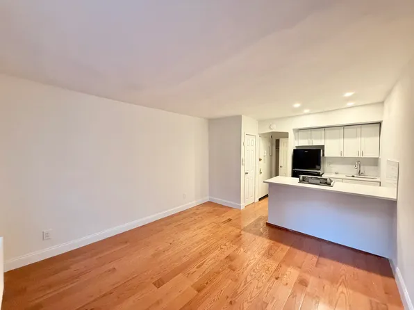 1594 3rd Avenue image 4 of 8