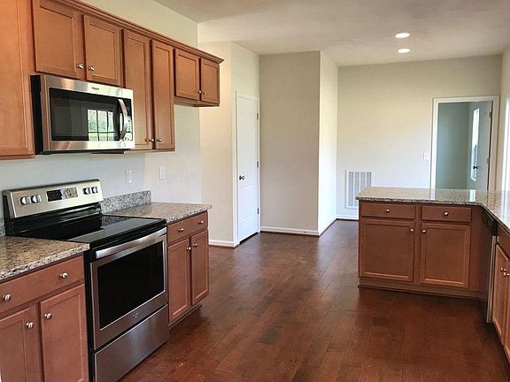 5th image of 204 Edgemere Dr