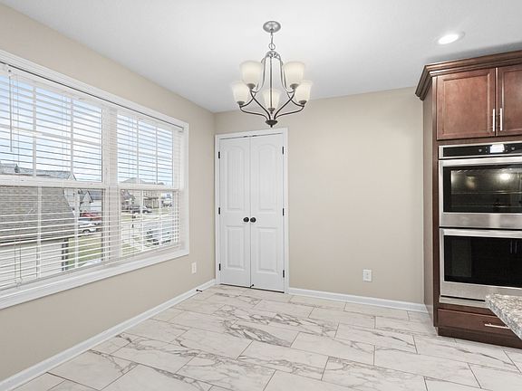 4th image of 522 Low Country Ct